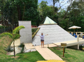 Pirâmide Quéops, Vila Mágica